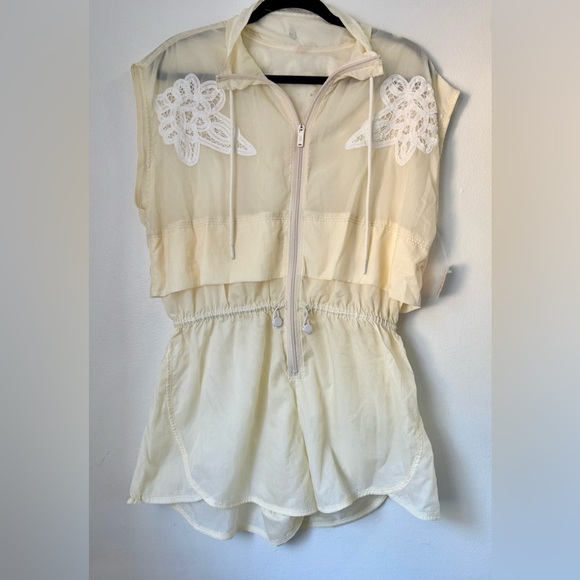 FP Free People Movement Ivory Lace Athleisure Zip Up Romper NWT- Size Small - Picture 8 of 8